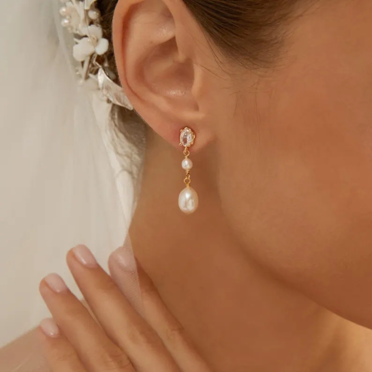 Women's French-Style Claw-Setting Earrings with Synthetic Zirconia